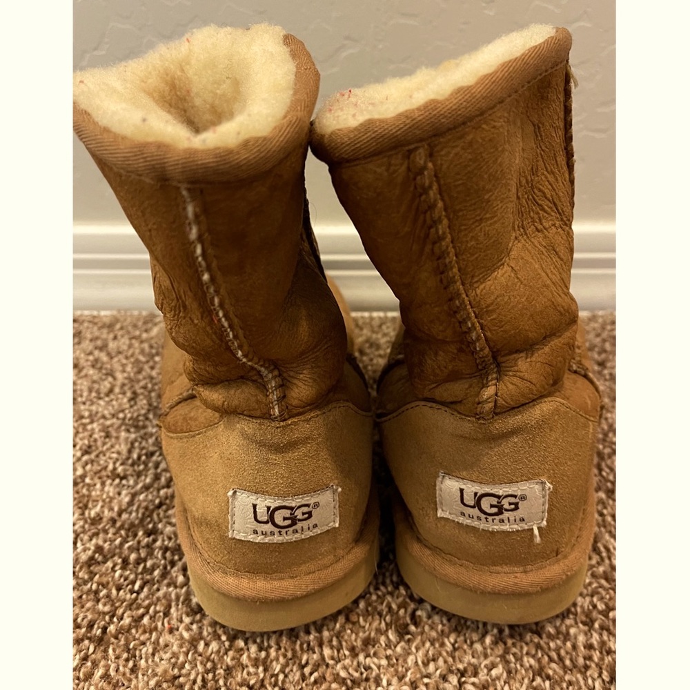 UGG Woman’s Size 6 CLASSIC SHORT II BOOT